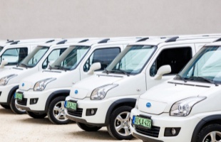 Tízezernél több elektromos gépkocsival zöldíthetik flottáikat a hazai cégek