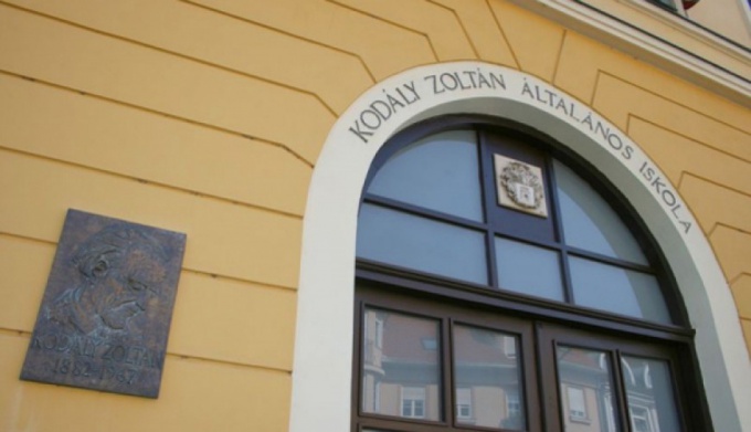 Negyedszázados névbúcsúztatók