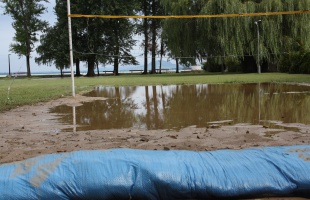 Visszahúzódott a víz a Balatonnál