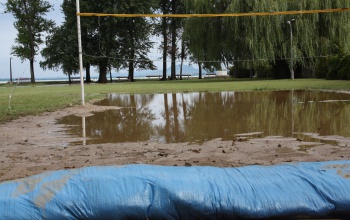 Visszahúzódott a víz a Balatonnál
