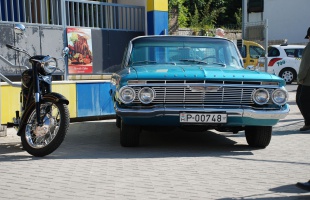 Az ott egy Chevrolet Impala?  Retro piacnapot tartottak