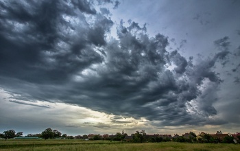 Hűvös idő sok felhővel