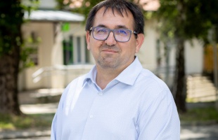 Perlaki helyesbített