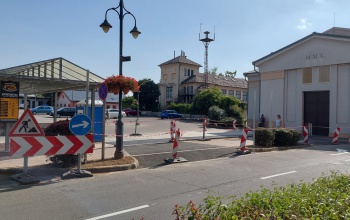 Lezárják a Városháza melletti parkolót, mert felfestik a parkolóhelyeket