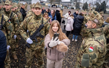 Mintegy száz katona tett esküt Kaposváron