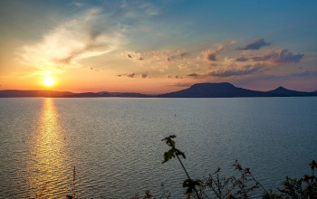 Szabályozási szinten a Balaton vízállása