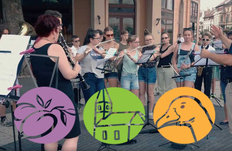 Nem mindennapi flashmobot pattintott a F.A.L.U. Fesztivál a főtéren