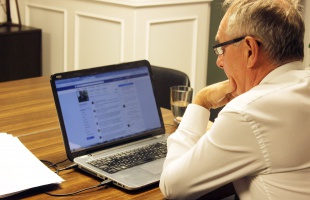 Internetes fogadóórát tartott Kaposvár polgármestere