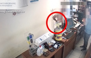 Ittas állapotban és félmeztelenül rabolta ki a kaposvári dohányboltot a fiatal férfi - VIDEÓ