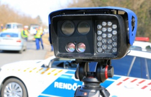 Ismét a száguldozó autósokra vadásztak a rendőrök a 67-esen