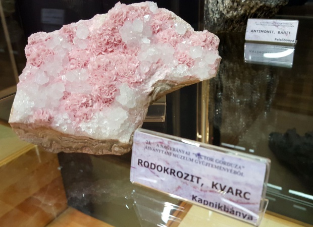 Gyönyörű bányavirágok a múzeumban