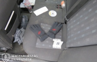 „Unokázós” csaló gombolt le hárommilliót egy idős nőről