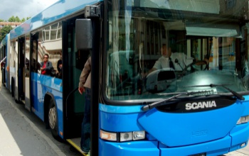 Gyalogos miatt taposott a fékre a buszsofőr