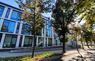 Megtoldották büntetését az asszonyverő férfinak