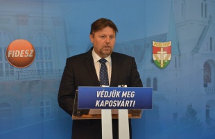 Gelencsér Attila: az életünket is veszélyeztetik a migránsok