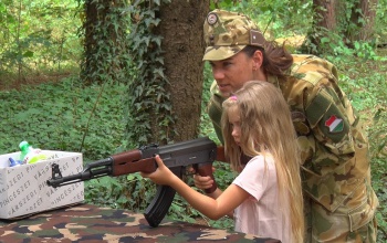 Airsoft, paintball, repülőgép szimulátor - színes programokkal várták az érdeklődőket a volt taszári laktanyában