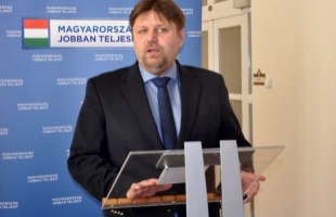 Jótékony célra ajánlja fel elnöki fizetését Gelencsér Attila