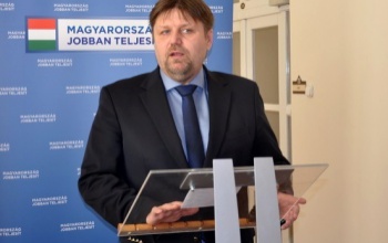Jótékony célra ajánlja fel elnöki fizetését Gelencsér Attila