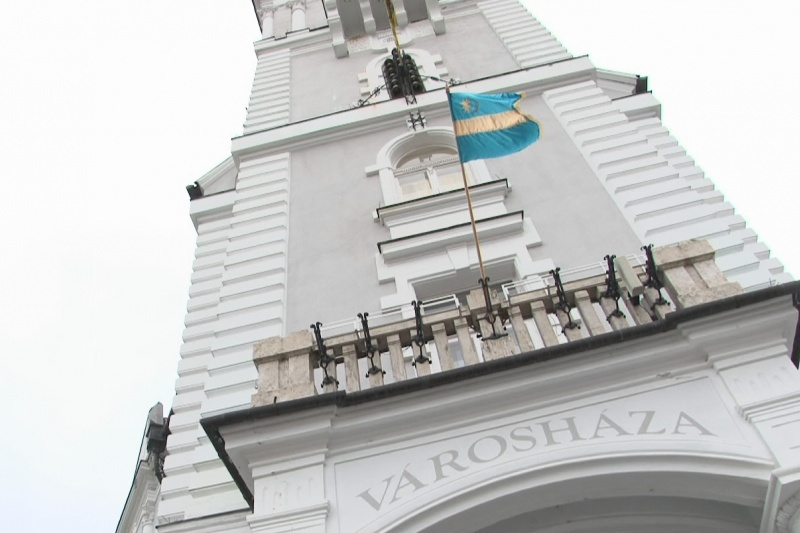 Székely zászló lobog a városházán