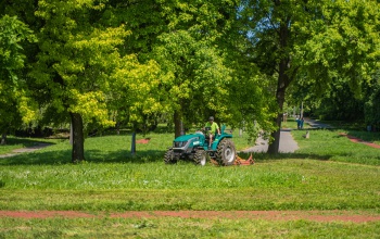 Elállt az eső, felbőgtek a fűnyírók