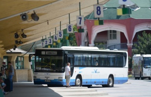 Unatkozik a buszon? Hallgasson verseket!