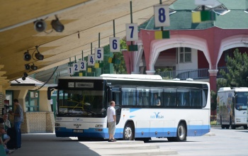 Unatkozik a buszon? Hallgasson verseket!