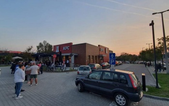 Óriási a káosz a belvárosban, megrohamozták a KFC-t