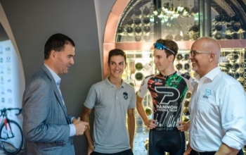 Sportlegendákat támogat a Kométa az idei Tour de Hongrie-n