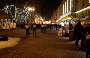 Egy óráig sem tartott a vonulós tüntetés