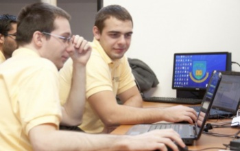 A programozók és a mozdonyvezetők keresnek a legjobban diploma nélkül