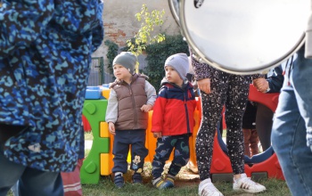 A zenével ismerkedtek a Gyöngyvirág bölcsődései