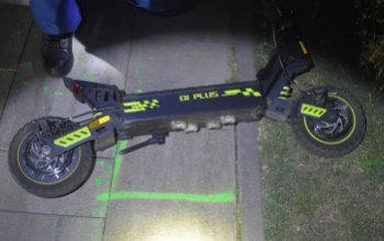 Elektromos rollerrel gázolt el egy nőt egy 12 éves fiú Balatonbogláron