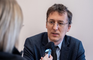 Tíz éve lett Kaposvár jegyzője dr. Csillag Gábor
