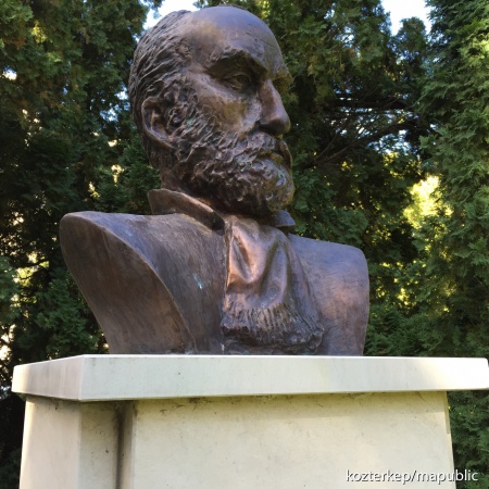 Vörösmarty-szobrunk 10 éves