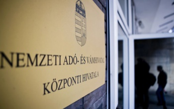 Decemberben kell dönteni az eváról
