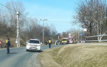Oszlopnak ütközött egy autó Kőröshegyen