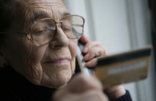 Piti trükkel verhetik át a telefonos csalók