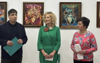 Várdán nyílt kiállítása a Kisfaludy Iskola pedagógusának