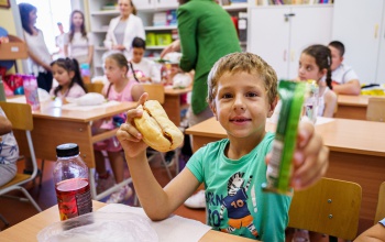 Szendvicset és desszertet is kapnak a kaposvári általános iskolások