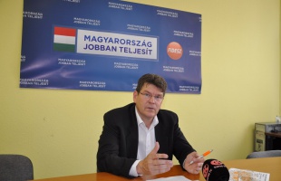 Dér Tamás: a kaposváriak nem kérnek a szélsőségekből