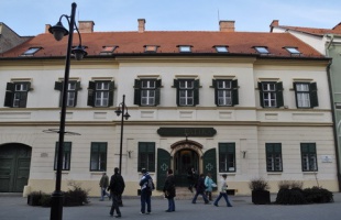 Az Arany oroszlán gyógyszertár