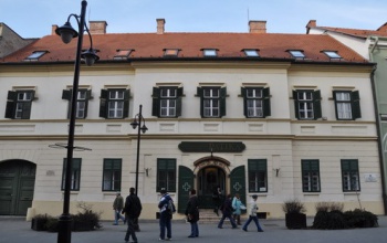 Az Arany oroszlán gyógyszertár