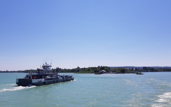 Előnyári menetrend szerint jár a balatoni komp