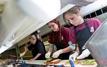 Iskolaszövetkezeten keresztül vállaljanak munkát a diákok