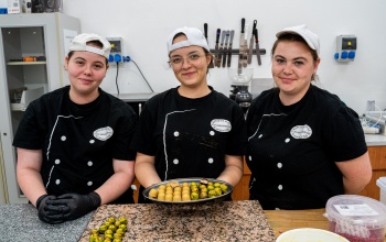 A kaposvári diákok aranyérmes bonbonjai hódítottak a Gyulai Pálinkafesztiválon