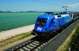 50 százalék kedvezménnyel utazhatunk a Balaton átúszásra szombaton