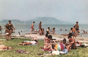 Megújulhatnak a strandok a Balatonnál, épülhetnek a vízicsúszdák