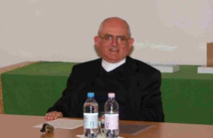 Laci atya kapta idén a Kék Kristály-díjat