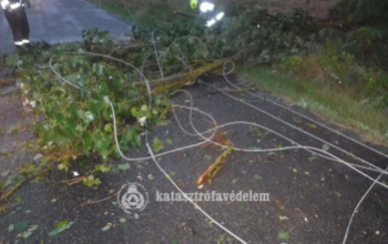Leszakadt vezetékek, ledöntött kémények