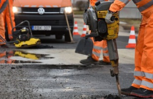 Burkolatjavítási munkák miatt forgalomkorlátozás lesz Kaposváron
